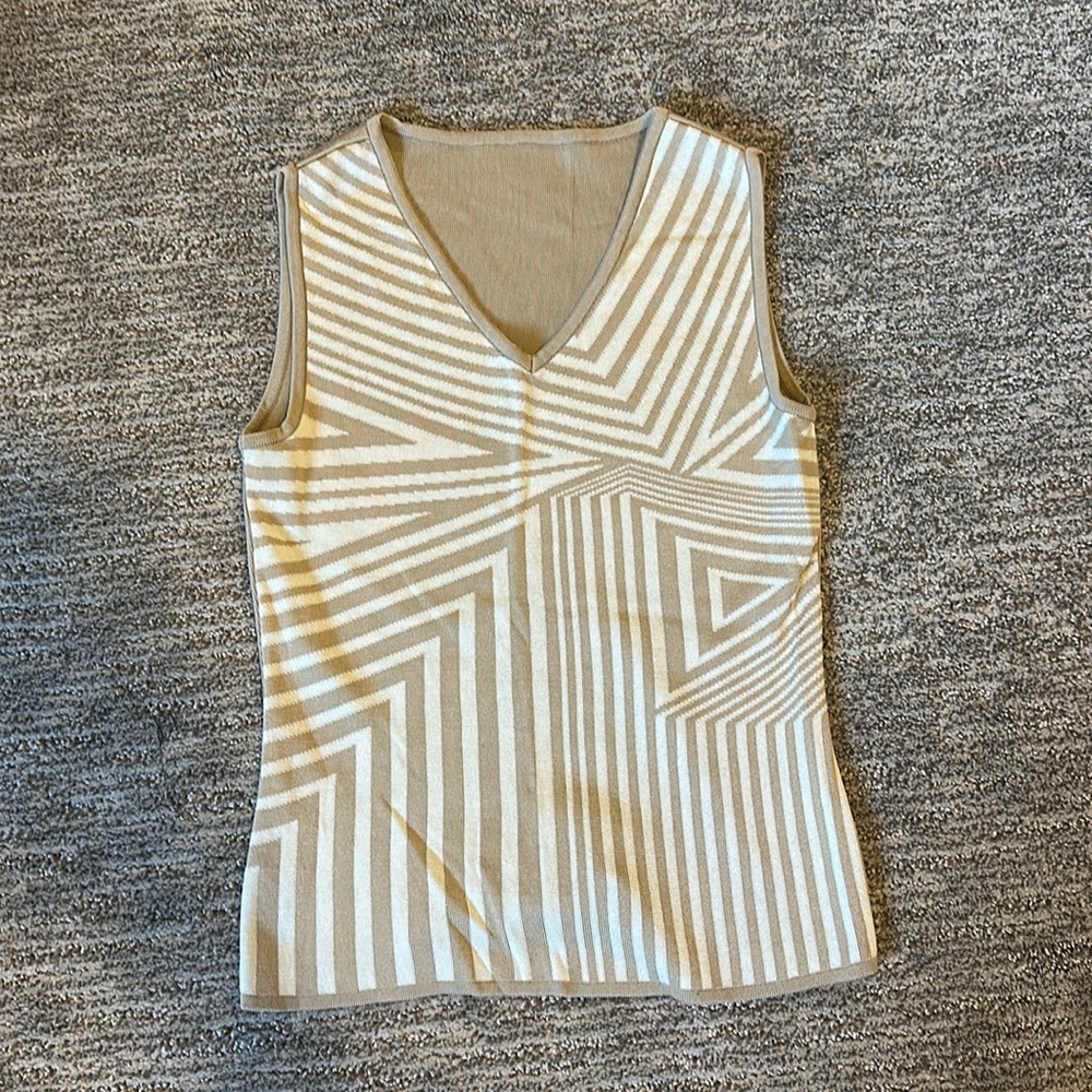 NO BRAND Cream V-neck top